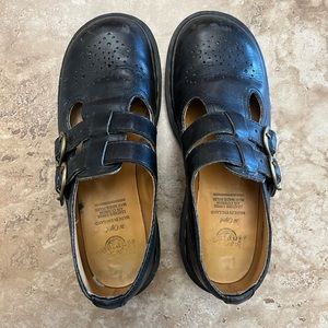 Vintage Mary Jane dr martens in black with gold buckles!